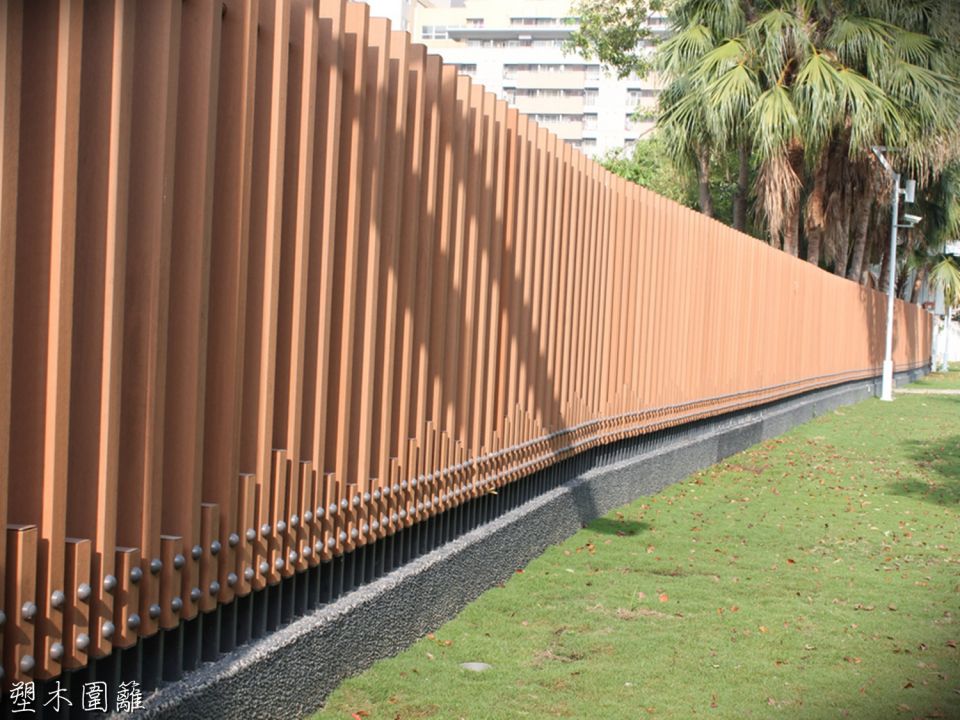 圍籬材質-PE塑木圍籬的特性
